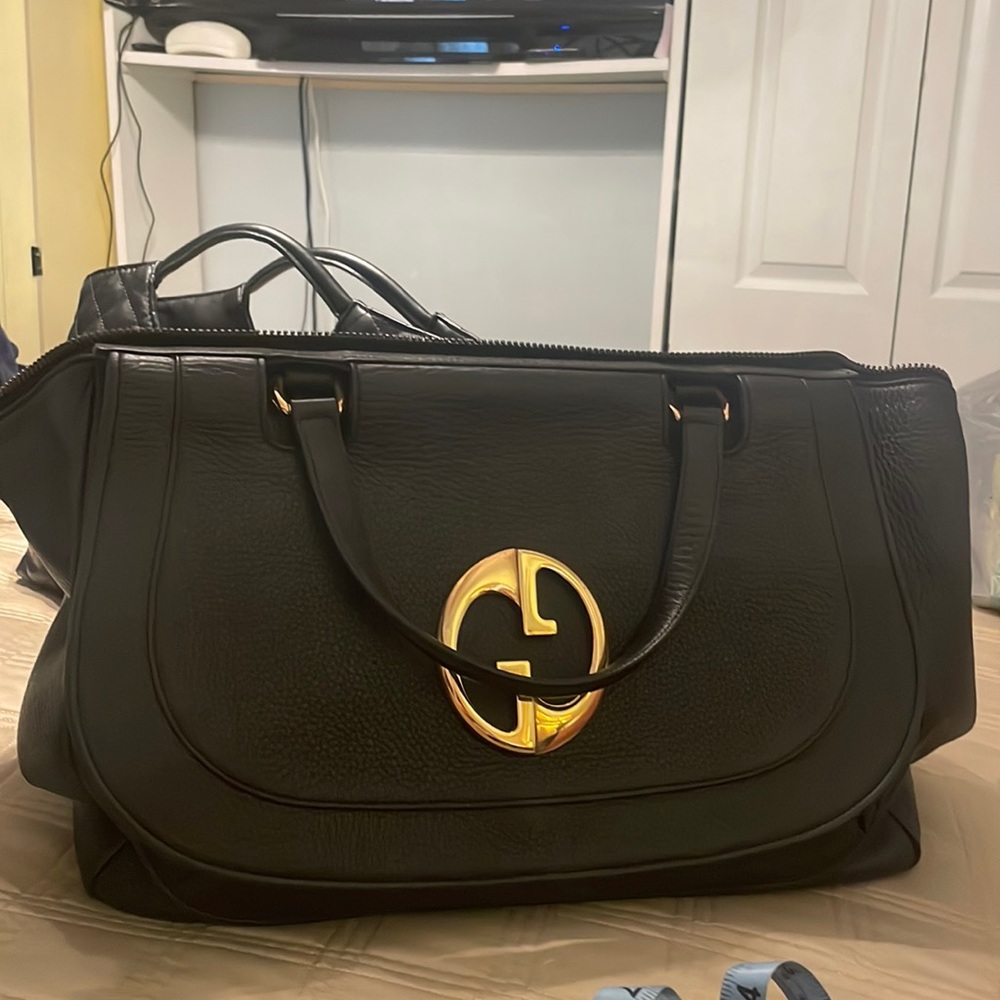 Gucci leather purse